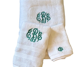 3 pc. White Monogrammed bath towel set / Personalized Embroidered Bathroom towels / Custom Bath Towels / Housewarming / Bathroom Decor