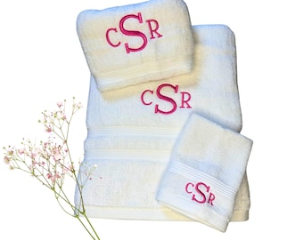 Monogrammed Bathroom Towel Set / Personalized 3 Piece Bath Towels / Embroidered Bath Towels / Bathroom Decor / Embroidered Towels
