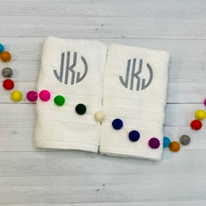 Monogrammed hand towel set / Custom Bath towels / Personalized Bathroom towels / Gift for Home