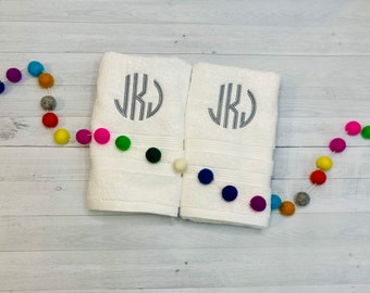 Monogrammed hand towel set / Custom Bath towels / Personalized Bathroom towels / Gift for Home