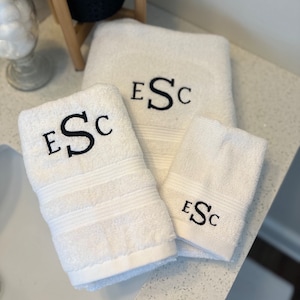 Monogrammed Bath Towel set / Personalized Bathroom Towels / Personalized towels / Embroidered Initials towel set / Gifts for home