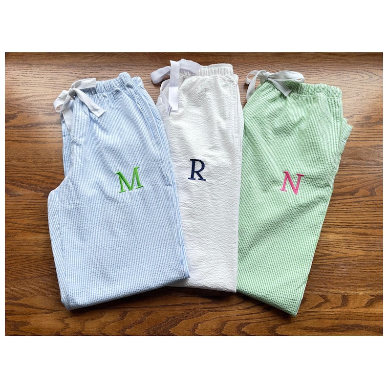 Monogrammed seersucker pajama pants / monogrammed pajama pants / bridesmaid gifts / seersucker pajamas / monogrammed sleep pants Bild 3