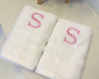 Monogrammed hand towel set / Bath towels / Personalized towels / Monogrammed bathroom towels / Towel sets / Hand Towels / Home and Living