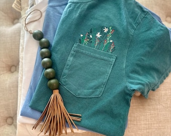 Embroidered Wildflower Tee / Floral Comfort Colors Pocket T-Shirt / Crew Neck Floral T-Shirt / Ladies Flower Tee / Flower Pocket Shirts