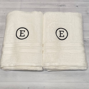 Monogrammed Bathroom Towels / Personalized Bath Towels / Bathroom Towel Set / Full size Bath Towels
