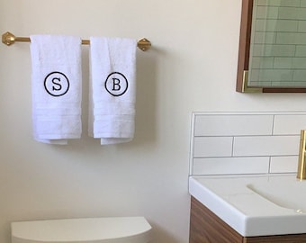 Monogrammed hand towel set / Bath towels / Personalized towels / Monogrammed bathroom towels / Towel sets / Hand Towels / Home and Living