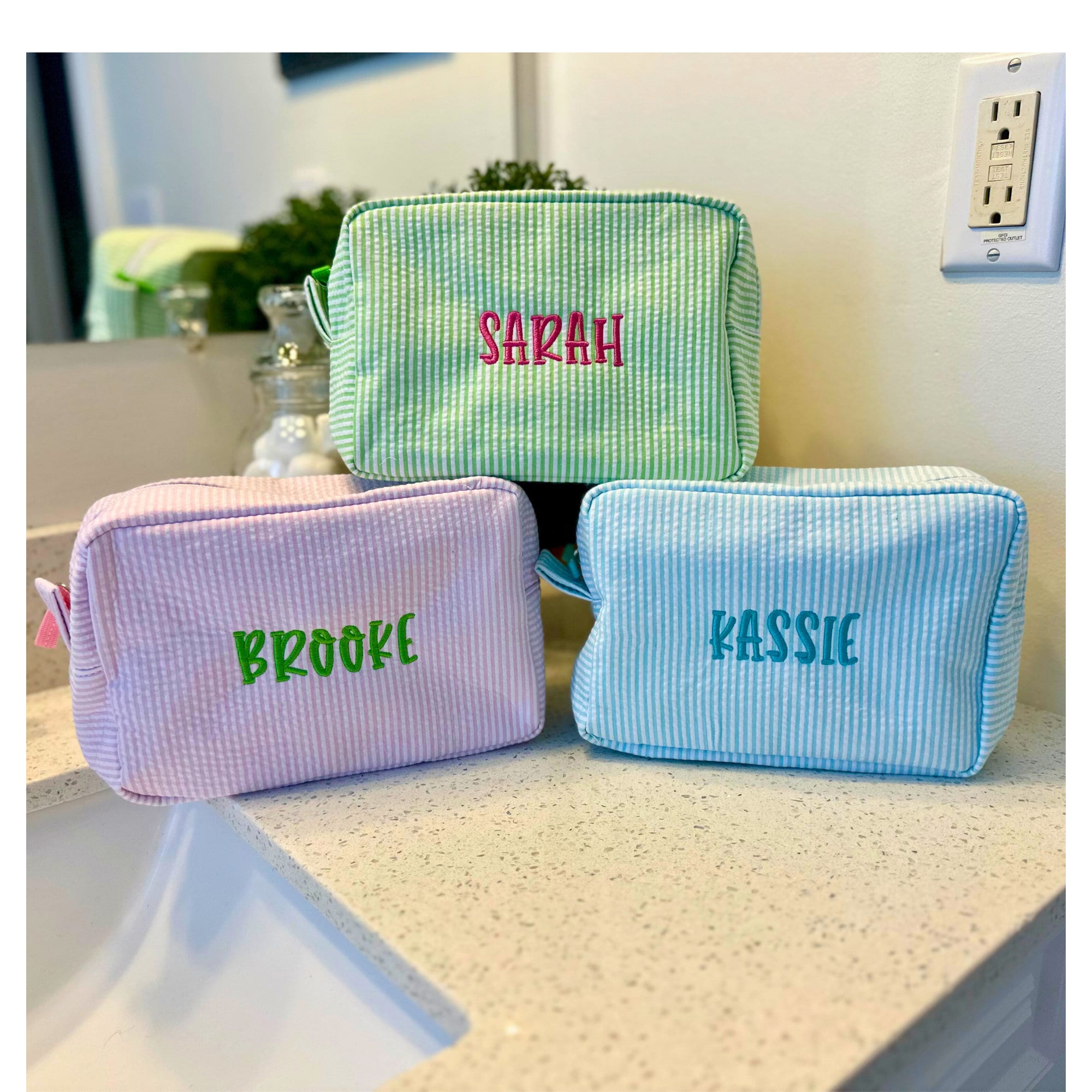 Monogrammed Seersucker Cosmetic Bag Personalized Travel Bags Bridesmaid Gifts Custom Pencil Bag Graduation Gift Holiday Present Etsy Canada
