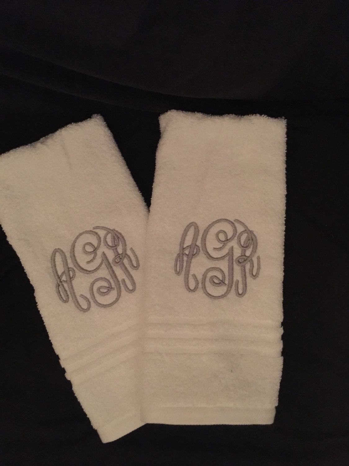 Liberty21 Monogrammed Personalized Bath & Hand Towel Set. Custom  Embroidered Towels. Set Includes 1 Bath Towel and 1 Hand Towel. (Cream)