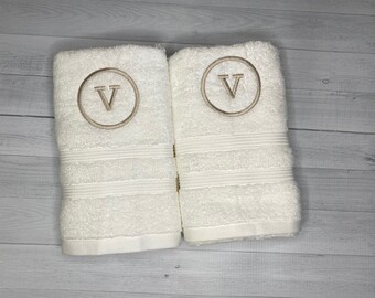 Monogrammed hand towel set / Custom Bath towels / Personalized hand towels