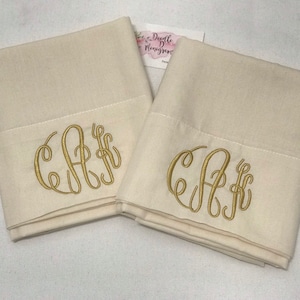 Monogrammed Pillowcase / Personalized Pillowcase / Home and Living / Custom Bedding / Embroidered Pillowcase