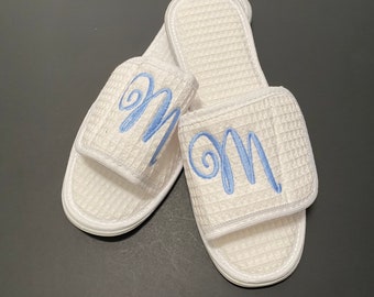 Monogrammed Slippers / Custom Slippers for Wedding / Personalized House shoes / monogrammed Slippers for Bridesmaids / Gifts for her