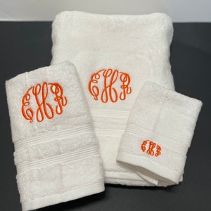 Monogrammed Towel Set / Custom Bath Towels / Personalized towels / White 3 Piece towel set / Shower Gift