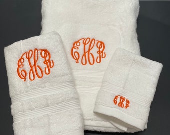 Monogrammed Towel Set / Custom Bath Towels / Personalized towels / White 3 Piece towel set / Shower Gift