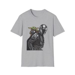 Camiseta de The Mandalorian y Grogu / Casco de Star Wars e ilustración infantil imagen 4