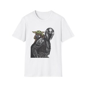 Camiseta de The Mandalorian y Grogu / Casco de Star Wars e ilustración infantil imagen 2