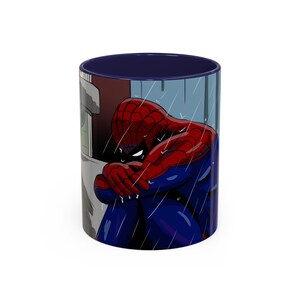 Taza con ilustración de Spider-Man triste llorando en la ducha / Taza de café decorativa 11 oz 15 oz imagen 8