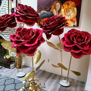Rosas gigantes de espuma color burdeos y dorado con tallo/22"-24" de diámetro/Hechas a pedido/Por favor, consulte el menú de opciones. Lea la descripción para obtener más información.