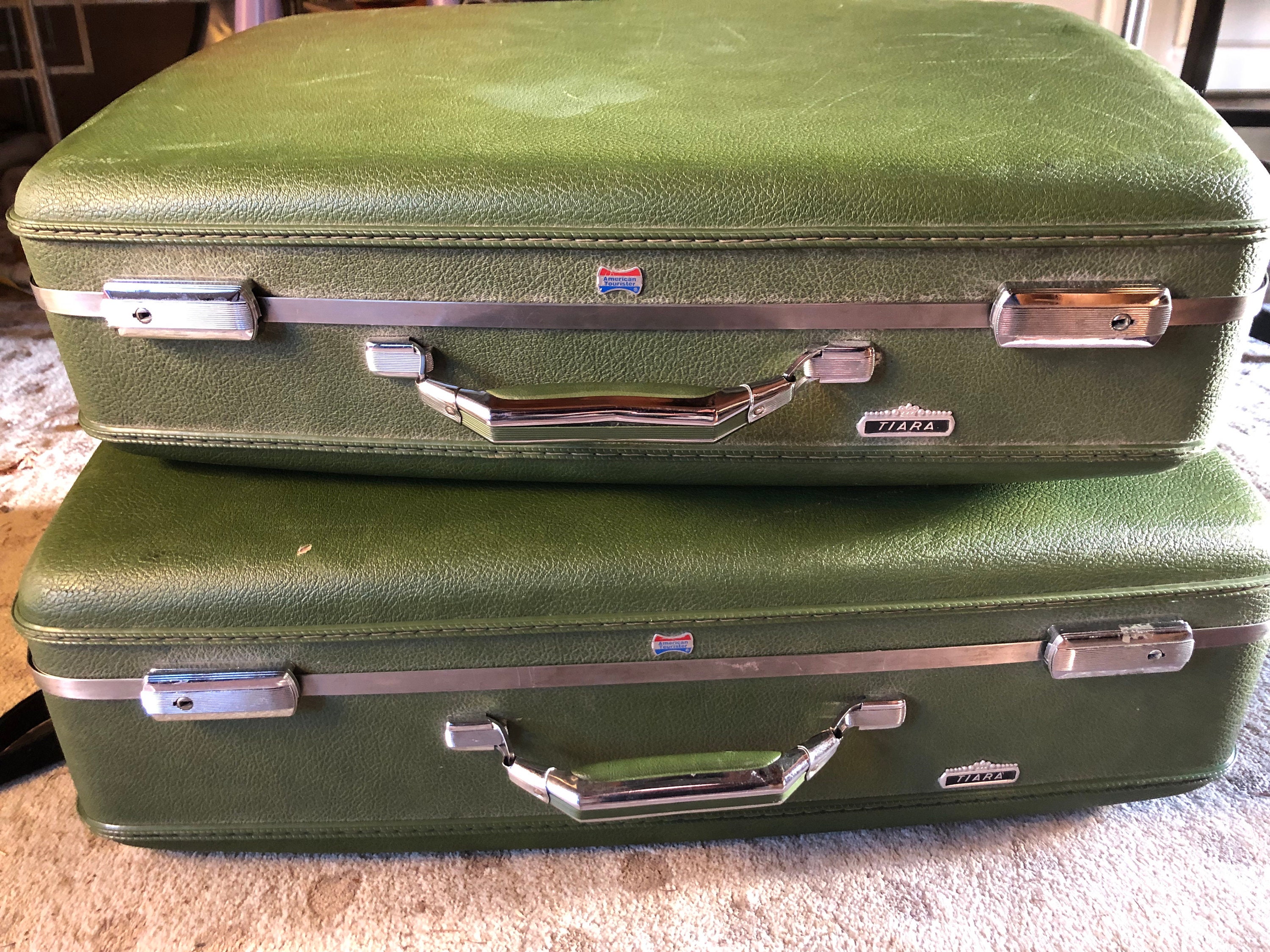 groot Deter Forensische geneeskunde American Tourister Tiara Avacado Green Suitcase in Solid - Etsy