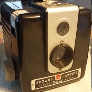 Brownie Hawkeye camera flash model late &#39;50&#39;s cool , how it all began