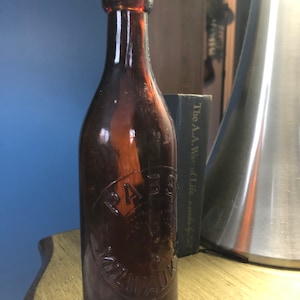 Pabst amber glass vintage beer bottle in great condition Milwaukee blob top