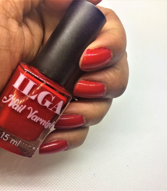 10 IT-GIRL nail polish hues to try this summer!