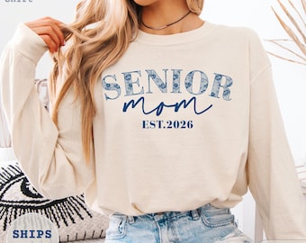 Senior Mom 2026 Shirt: Personalized Senior Class Mom 2026 Family Sweatshirt Proud Mom of 2026 Graduate Senior Mom Crewneck Lace Pattern Gift