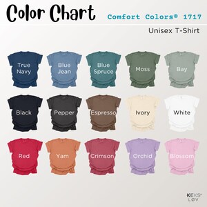 Pode incluir: Tabela de cores de camisetas unissex Comfort Colors 1717. A tabela mostra v&aacute;rias cores, incluindo True Navy, Blue Jean, Blue Spruce, Moss, Bay, Black, Pepper, Espresso, Ivory, White, Red, Yam, Crimson, Orchid e Blossom.