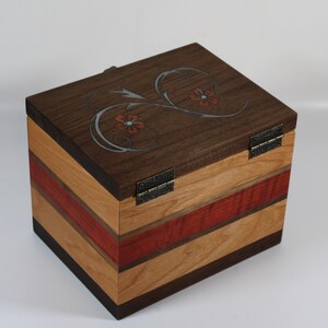 2103 Handcrafted cherry and black walnut keepsake box Bild 6