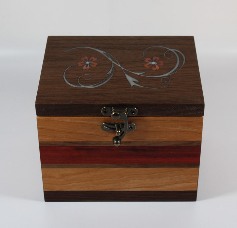 2103 Handcrafted cherry and black walnut keepsake box Bild 2