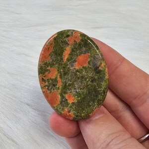 Unakite Natural Worry Stone Pedra de bolso para polegar feita à mão Alívio da ansiedade Presentes de conforto BÔNUS Cartão de informações