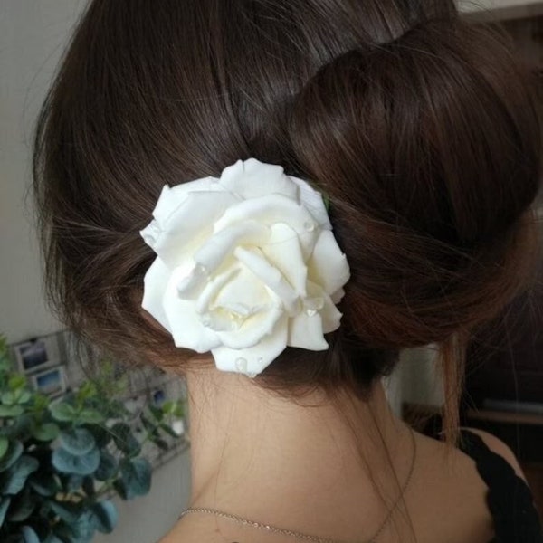 Hair clip with white rose. Hair clip for prom. Hair clip with flowers. Romantic hair clip. Wedding hair clip with rose. Rose in hair