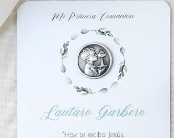 Souvenirs para Bautismo y Primera Comunión - Tarjeta con aplicación de medalla en plata vieja.