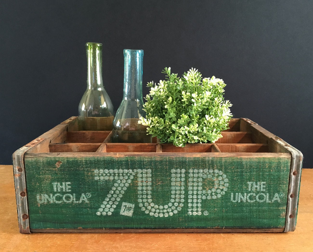 家具・インテリア 7up box RESERVED: Vintage 7UP Bottle Crate With 12 Slots, Rare Green Color