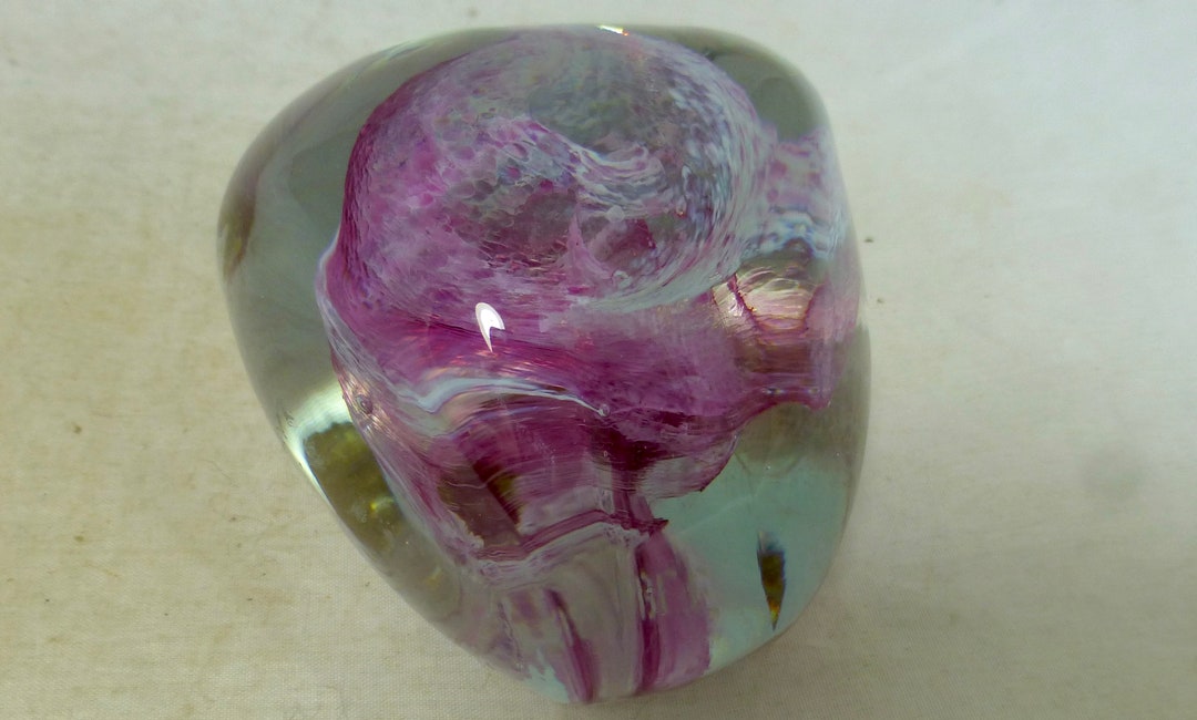 ケイスネス ペブル スコットランド 三角形 ピンク & ホワイト