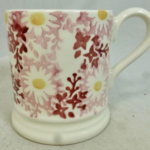Emma Bridgewater Spongeware Daisy Flower Hand Decorated Half Pint Porcelain Mug - English Flower Design – Bird with Worm Stamp – England