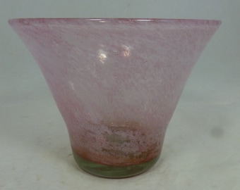 Jarrón grande de vidrio de forma libre con forma de nube rosa de Nazeing Rose, borde ancho, 5,75 pulgadas de alto, burbujas de aire encerradas en vidrio, vidrio de estudio inglés, década de 1930