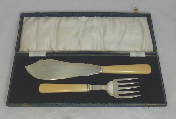 ★ＳＡＬＥ★ヴィンテージ フィッシュナイフ＆フォーク12本 Art Deco Cased Harrison Fisher and Co Silver Plate Large Signed