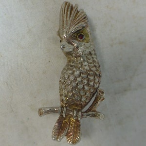Vintage Cockatoo Parrot Silver Tone Metal with Two Ruby Red Crystal Eyes Pin Brooch - Budgie / Parakeet / Bird Animal Costume Jewellery Gift