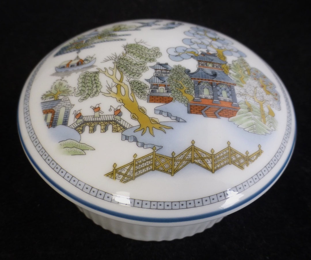 Wedgwood Chinese Legend Bone China Round Lidded Trinket Box Chinoiserie