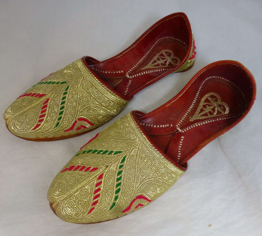 Vintage Handmade Indian Leather Aladdin Slippers With Gold Metal ...
