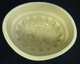 Art Deco Lovatt’s Langley Ware Cream Stoneware Pottery Jelly Mould - Pudding / Blancmange Mold – 1.25 Pints – 1920s – Vintage Kitchenware