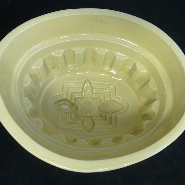 Art Deco Lovatt’s Langley Ware Cream Stoneware Pottery Jelly Mould - Pudding / Blancmange Mold – 1.25 Pints – 1920s – Vintage Kitchenware
