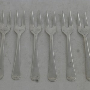 Vintage High Quality Elegant Silver Plated Set of 6 Two-Pronged Rattail Design Cake Forks – Dessert Forks / Pastry Forks - Made in England