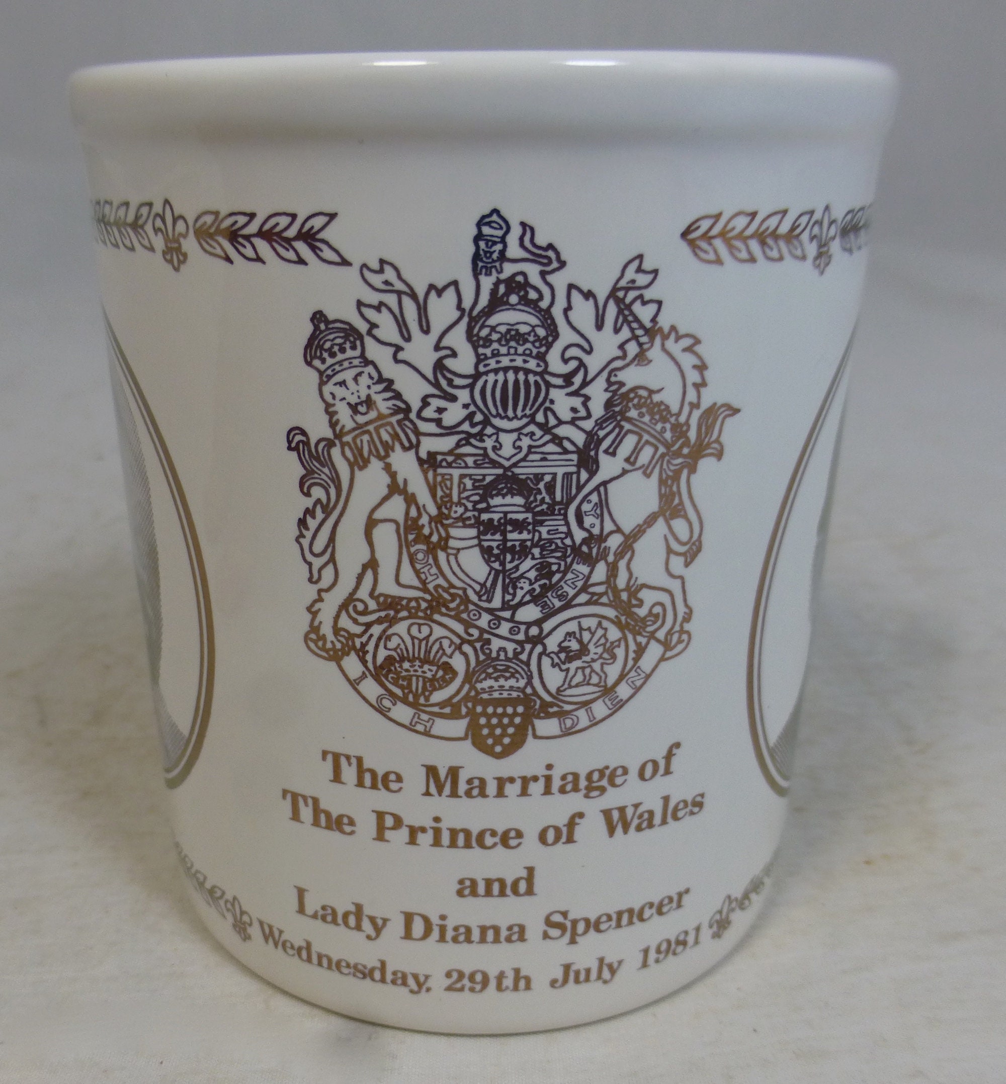 1981 年 7 月 29 日のウェールズ王子とダイアナ妃の結婚を記念した