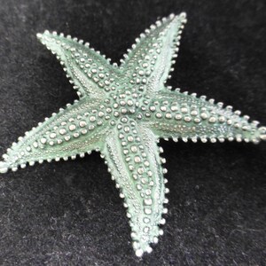 Vintage Starfish Silver Pewter and Iridescent Green Blue Enamel Pin Brooch Victorian Sea Life / Ocean Themed Costume Jewellery image 3
