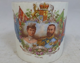 Antieke kroning George V en Queen Mary 22 juni 1911 herdenkingsbeker - May They Long Reign - Britse koninklijke souvenir 110 jaar - a/f