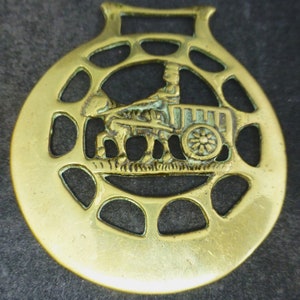Pferd Messing Vintage Medaillon mit Pferd & Wagen in Runden Rahmen - Wagen Pferd / Arbeitspferd Sammlerstück Englisch Pub Souvenir Massiv Messing