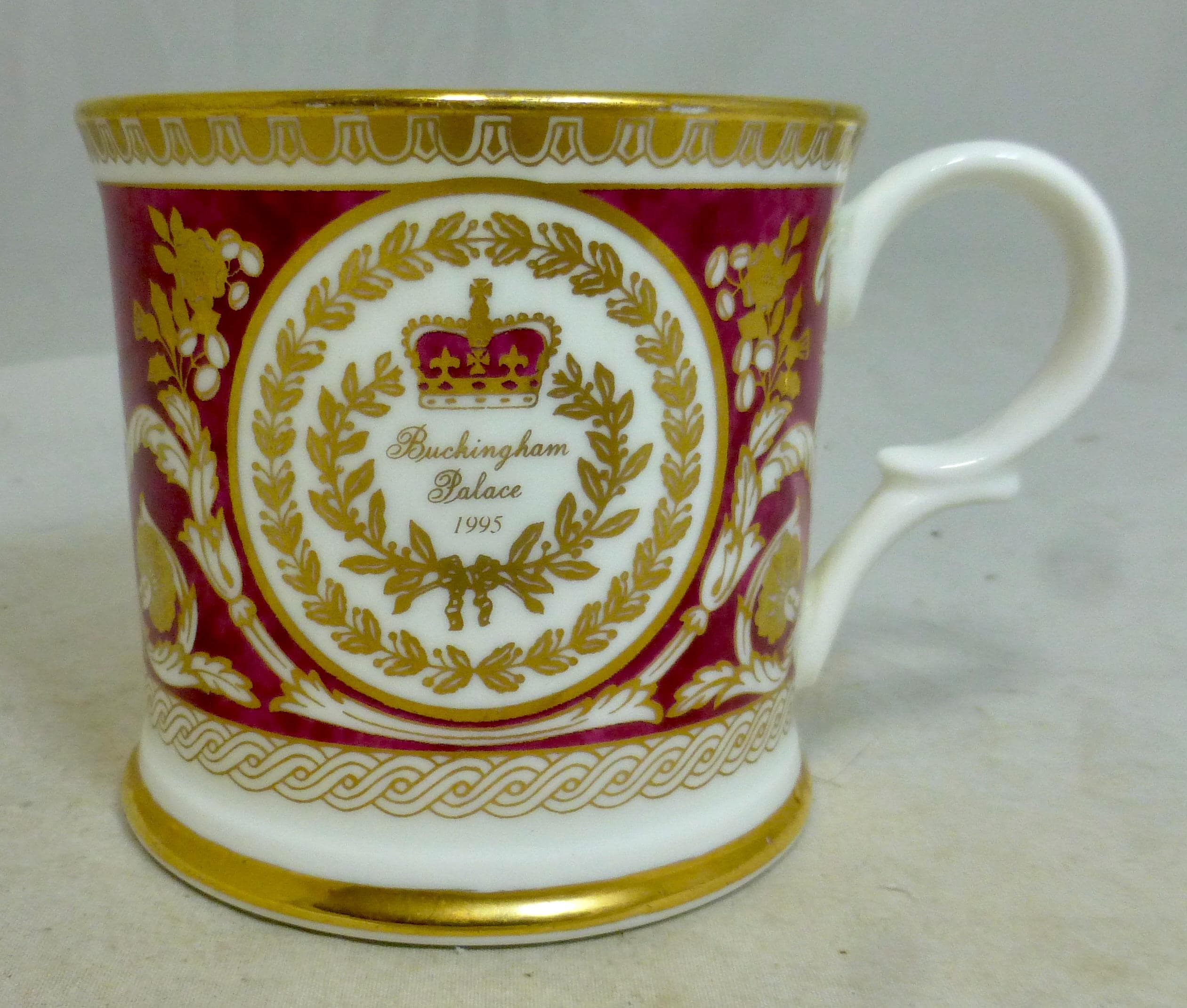 Vintage Buckingham Palace Royal Pink and 22 Karat Gold 1995 Fine