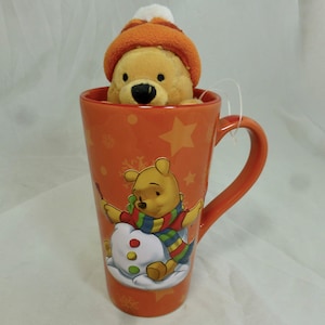 Wysoki pomarańczowy Kubek Kubuś Puchatek Bałwan Disney Cartoon 3D Formowany Kubek i Miś Puchatek Miękka Pluszowa Zabawka – Disney Store Ekskluzywny Oficjalny Towar