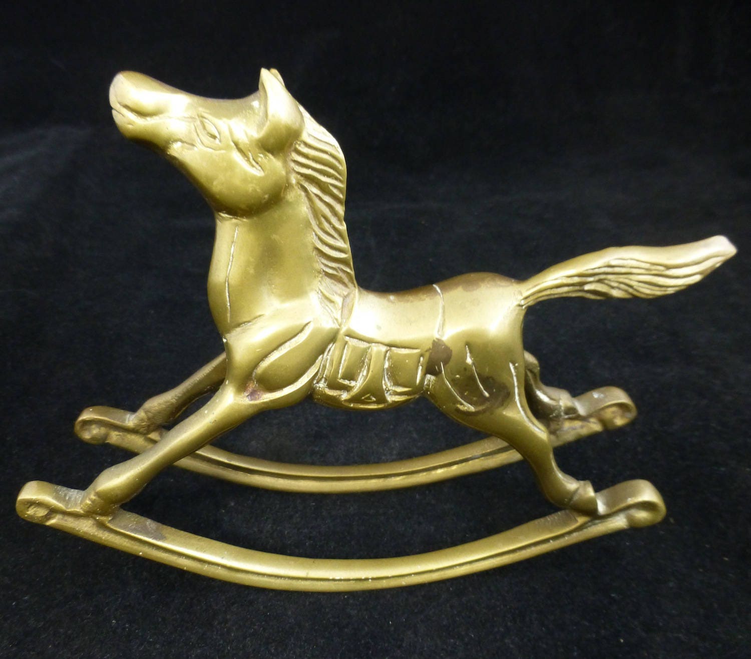 Caballo balancín vintage para decoración / Figura de caballo balancín de metal / Carrusel de hierro / Caballo de circo / Decoración del hogar / Regalo para amantes de los caballos / Años 50 - España Caballo balancín vintage para decoración / Figura de caballo balancín de metal / Carrusel de hierro / Caballo de circo / Decoración del hogar / Regalo para amantes de los caballos / Años 50 - España